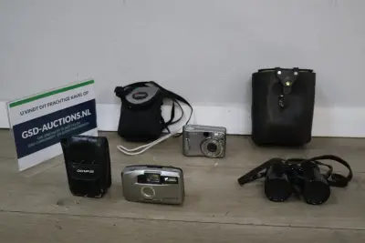 Olympus en Sony camera's met tassen en verrekijker – kavel bij GSD Auctions, Zoeterwoude
