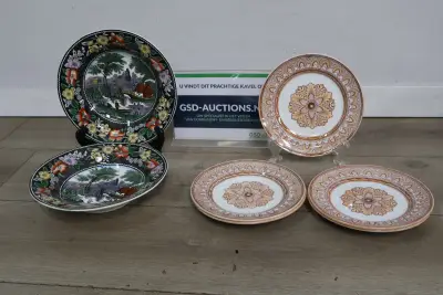Set sierbordjes met bloem- en landschapmotief – kavel bij GSD Auctions, Zoeterwoude