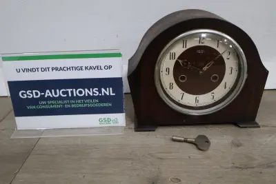 Smiths Enfield houten schoorsteenklok – kavel bij GSD Auctions, Zoeterwoude