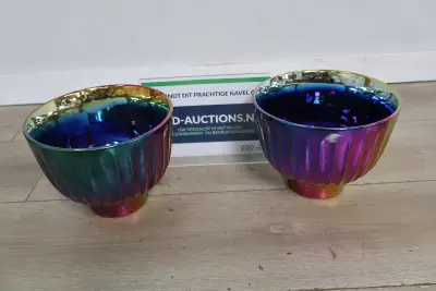 Set van 2 iriserende glazen vazen – kavel bij GSD Auctions, Zoeterwoude
