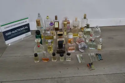 Assortiment parfumflesjes – kavel bij GSD Auctions, Zoeterwoude
