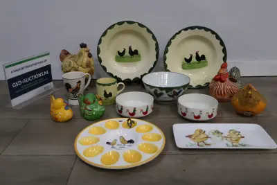 Set servies en decoratieve kippenfiguren – kavel bij GSD Auctions, Zoeterwoude