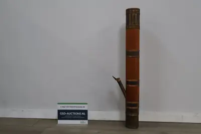 Houten bamboe waterpijp met messing accenten – kavel bij GSD Auctions, Zoeterwoude