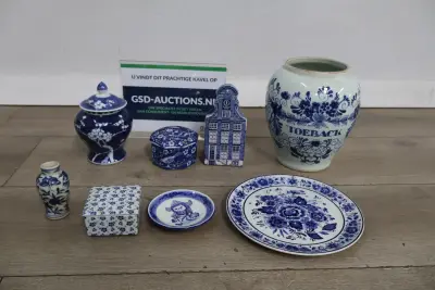 Set divers blauw-wit servies - met oa Delfts – kavel bij GSD Auctions, Zoeterwoude