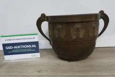 Bronzen sierpot met versierde grepen – kavel bij GSD Auctions, Zoeterwoude