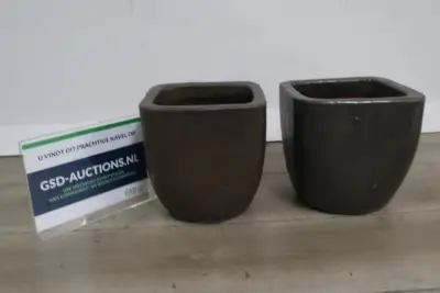 Set van twee donkere plantenbakken – kavel bij GSD Auctions, Zoeterwoude
