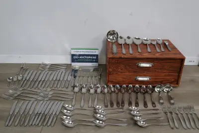 Couverts en bestekset in houten bestekla – kavel bij GSD Auctions, Zoeterwoude