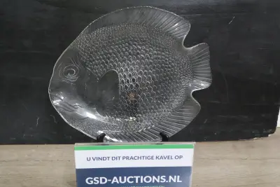 Glazen visvormig serveerschaal' – kavel bij GSD Auctions, Zoeterwoude