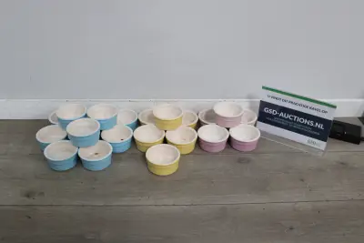 Set van keramische schaaltjes in pastelkleuren' – kavel bij GSD Auctions, Zoeterwoude