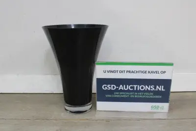 Zwarte glazen vaas – kavel bij GSD Auctions, Zoeterwoude