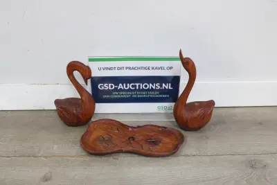 Houten sierobjecten zwaan – kavel bij GSD Auctions, Zoeterwoude
