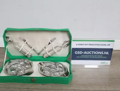 Set metalen serveerschaaltjes met bestek in doos' – kavel bij GSD Auctions, Zoeterwoude