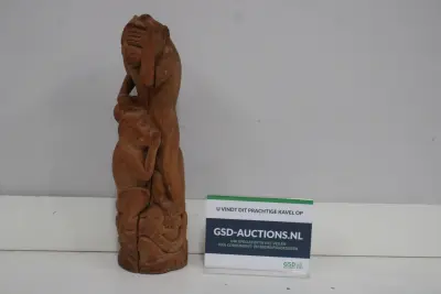 Afrikaans beeld - Horen, zien, zwijgen' – kavel bij GSD Auctions, Zoeterwoude