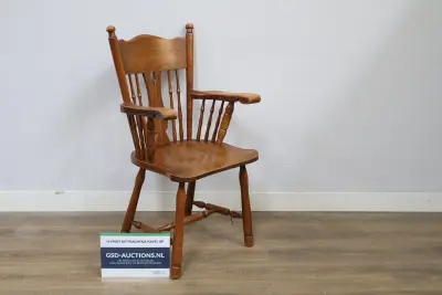 Houten armstoel met gespatte rugleuning' – kavel bij GSD Auctions, Zoeterwoude