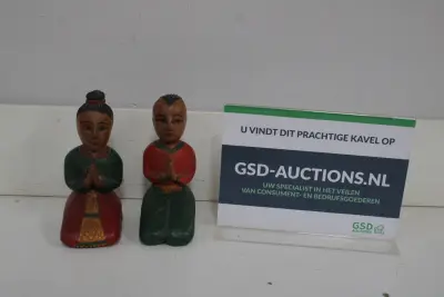 Houten Sculpturen van een biddend koppel' – kavel bij GSD Auctions, Zoeterwoude