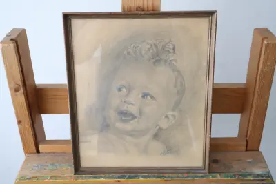 Potloodtekening van lachend kind in houten lijst' – kavel bij GSD Auctions, Zoeterwoude