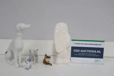 Set van 5 beeldjes van honden – kavel bij GSD Auctions, Zoeterwoude