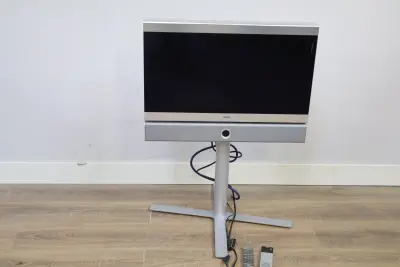 Loewe Televisie met Standaard – kavel bij GSD Auctions, Zoeterwoude