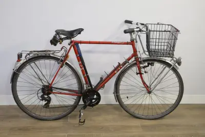Oude herenfiets met voorrek en mand – kavel bij GSD Auctions, Zoeterwoude