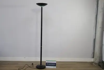 Zwarte staande vloerlamp – kavel bij GSD Auctions, Zoeterwoude
