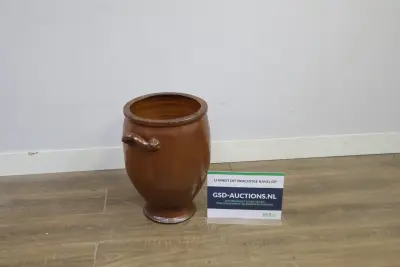 Bruine keramische pot met handvatten – kavel bij GSD Auctions, Zoeterwoude