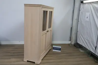 Houten vitrinekast met glazen deuren, Servieskast – kavel bij GSD Auctions, Zoeterwoude