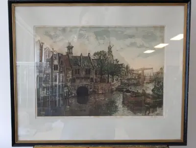 Ingelijste ets van grachtenpand met boten – kavel bij GSD Auctions, Zoeterwoude