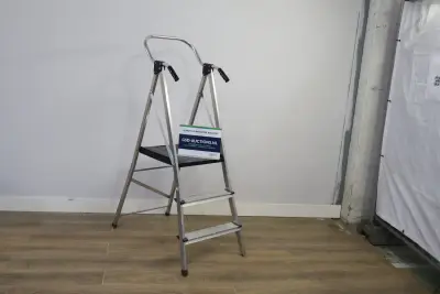 Opvouwbare aluminium huishoudtrap met 3 treden – kavel bij GSD Auctions, Zoeterwoude
