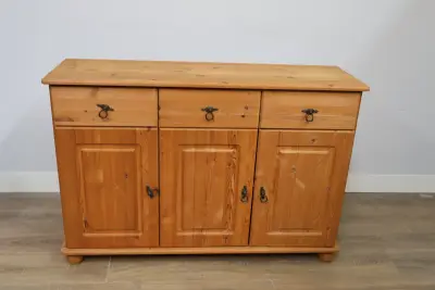 Grenen Houten Dressoir – kavel bij GSD Auctions, Zoeterwoude