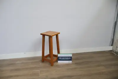 Houten krukje – kavel bij GSD Auctions, Zoeterwoude