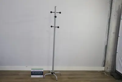 Kapstok met zwarte knoppen – kavel bij GSD Auctions, Zoeterwoude