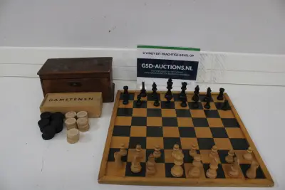 Houten schaak- en damspel – kavel bij GSD Auctions, Zoeterwoude