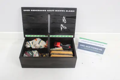 Schoenpoetsset in doos – kavel bij GSD Auctions, Zoeterwoude