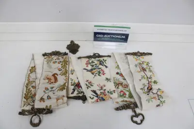 Vintage geborduurde Schellenkoorden – kavel bij GSD Auctions, Zoeterwoude