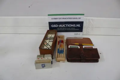 Spelletjes set met dominostenen, mikado en kaartspellen – kavel bij GSD Auctions, Zoeterwoude