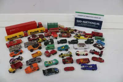 Collectie metalen speelgoedauto's en vrachtwagens – kavel bij GSD Auctions, Zoeterwoude