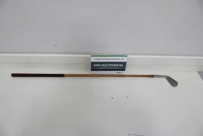 Houten golfclub met metalen clubkop – kavel bij GSD Auctions, Zoeterwoude