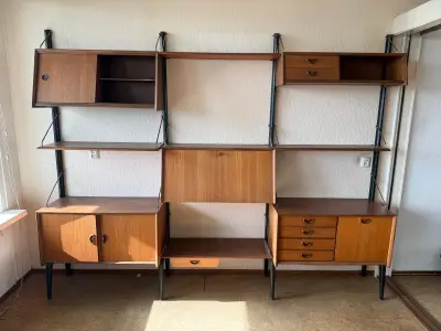 Modulair wandmeubel - door Louis van Teeffelen voor Wébé – kavel bij GSD Auctions, Zoeterwoude