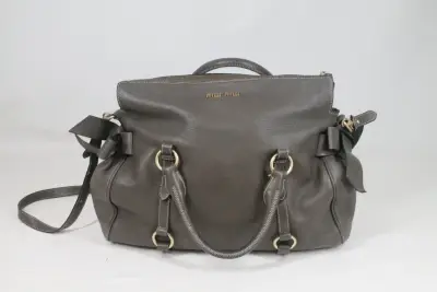 Authentieke Miu Miu Vitello Lux Bow Bag – kavel bij De Kringwinkel, Brecht