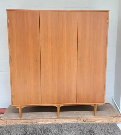 Vintage Belgische kledingkast in houtfineer, ca. 1960 – kavel bij De Kringwinkel, Turnhout
