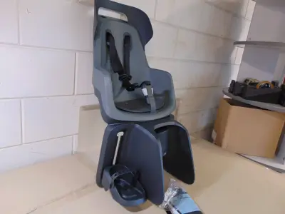 Bobike GO maxi macaron grey fietszitje – kavel bij GSD Auctions, Zoeterwoude