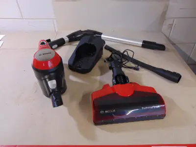 Bosch BCS711PET Unlimited 7 Rood Steelstofzuiger – kavel bij GSD Auctions, Zoeterwoude