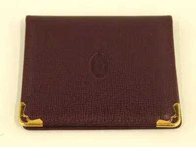 Cartier - vintage bordeaux lederen etui met spiegel & kaartvak – “A Gift from Cartier Paris” – kavel bij De Kringwinkel, Antwerpen
