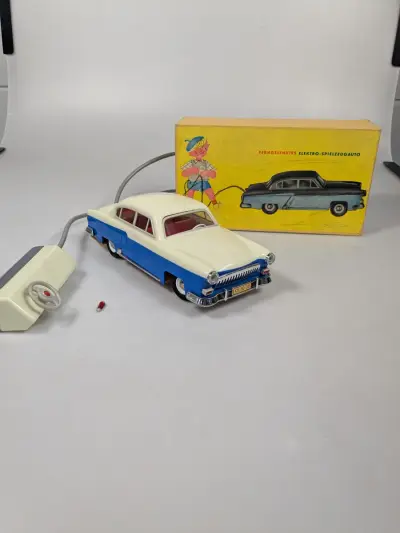 Vintage elektrisch speelgoedautootje met afstandsbediening – jaren ’60/’70 – kavel bij De Kringwinkel, Sint-Niklaas