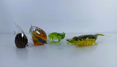 Set van 4 glazen dierenfiguren in verschillende kleuren – kavel bij De Kringwinkel, Turnhout
