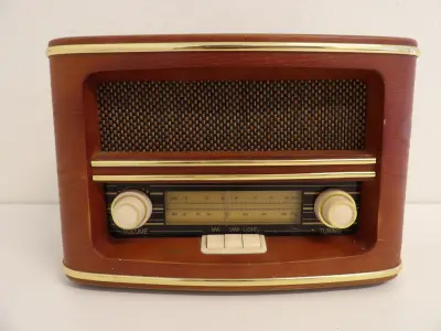 Dual Modell: NR1 radio – kavel bij De Kringwinkel, Leopoldsburg