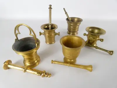 Set van 5 messing vijzels met stamper – kavel bij De Kringwinkel, Heverlee
