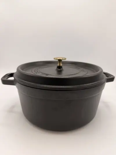 Staub gietijzeren kookpot zwart – kavel bij De Kringwinkel, Dendermonde