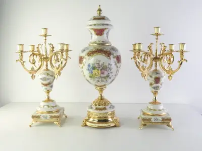 Elegante Italiaanse Alfa porseleinen sierset | Sierurn en twee kandelaars – kavel bij De Kringwinkel, Heverlee