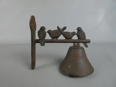 Gietijzeren wandbel met vogels – kavel bij De Kringwinkel, Diest